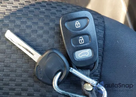 2011 Hyundai Elantra Touring Gls from USA, damaged, VIN KMHDB8AE2BU097682